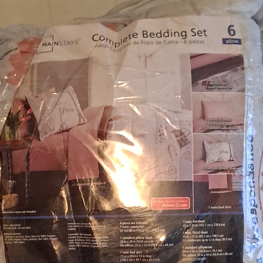 Twin size Paris theme bedding